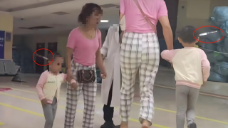 昆明3歲女童頭部插刀隨母淡定就醫-醫生開顱取出-警方認定為意外事件