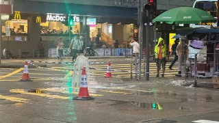灣仔地底爆水管-部分軒尼詩道一度封閉-水務署-全力安排搶修