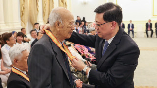 抗戰勝利80周年-李家超主持頒授紀念章儀式-表彰在港健在老戰士