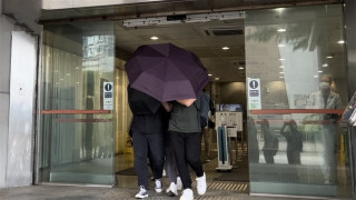 19歲男生播國歌時背向球場草地-被判180小時社會服務令