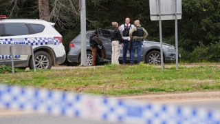 澳洲偏遠地區兩警察遭伏擊身亡-槍手在逃當局籲居民留在室內