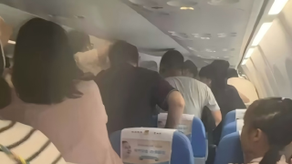 廈航一航班起飛前有乘客-尿袋-起火-機組及時反應未有人員傷亡