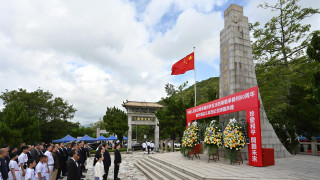 抗戰勝利80周年-李家超出席西貢斬竹灣紀念儀式-籲團結奮進傳承英烈精神