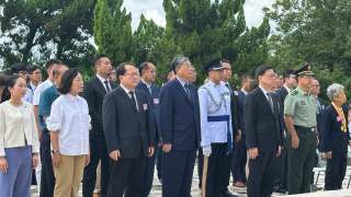 抗戰勝利80周年-李家超出席西貢斬竹灣紀念儀式-籲團結奮進傳承英烈精神