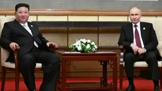 有片-抗戰勝利80周年-普京與金正恩開始會談-指兩國關係在全方位發展