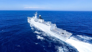 南部戰區海軍位南海海域例行巡航-高度警戒菲拉攏域外國家破壞和平穩定