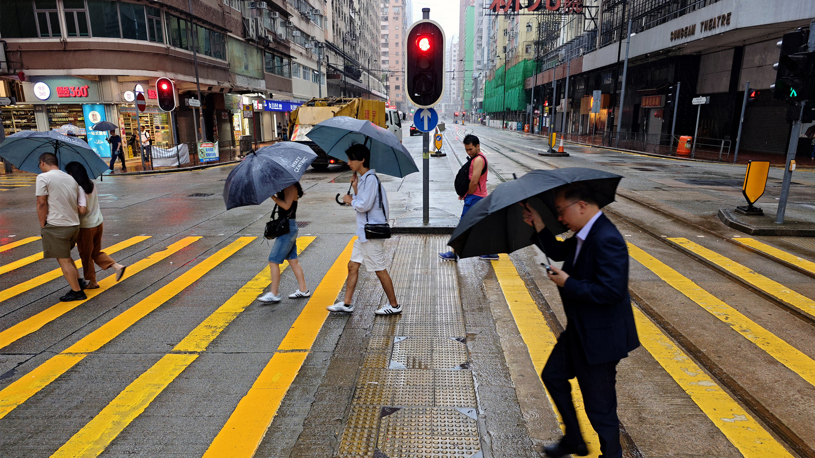 本港今日大致多雲間中有驟雨-初時局部地區有雷暴