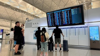 機管局-全日共約140班機取消370班機延誤-入境處加派人手處理抵港旅客