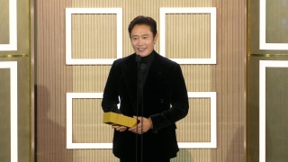 李秉憲多倫多國際電影節獲頒-特別致敬獎--成首位韓國演員獲此殊榮