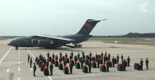第十二批30位在韓志願軍烈士遺骸回國-瀋陽機場-過水門-迎英雄