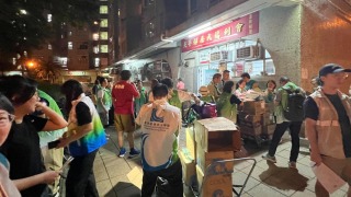 天平邨停電-民政總署-236戶仍未恢復電力-區議員及關愛隊為居民送上物資