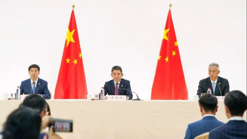 中美經貿會談-李成鋼-堅決維護國家利益和中企權益-依法規審批TikTok技術出口