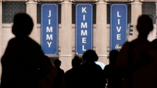 美名嘴Jimmy就柯克案諷刺特朗普及FBI--Jimmy-Kimmel-Live-遭无限期停播