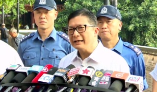颱風樺加沙-鄧炳強-警隊及消防處額外預備3000人候命-籲市民勿外出-追風逐浪