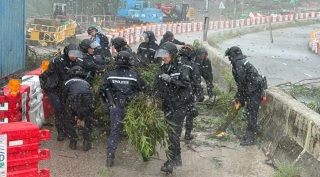 有片-10號風球下的香港-全城齊心抗颱風-各司其職護家園