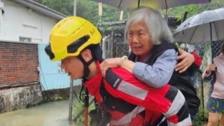 颱風樺加沙-消防協助低窪地區居民撤離-警方籲市民勿掉以輕心