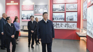 習近平到訪烏魯木齊文化中心-參觀新疆維吾爾自治區成立70周年主題成就展