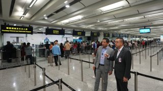 颱風樺加沙-入境處颱風後加開機場檢查櫃檯及e-道-郭俊峯感謝人員堅守崗位