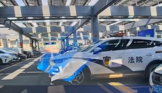 法院警車在150公里外的山姆購物-廣東英德法院-涉事人員在工作中