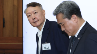 南韓前總統尹錫悅出席濫用職權等案首次庭審-同時接受保釋審查