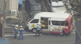 日本千葉縣幼稚園保姆車失控撞民居圍欄-司機送院搶救不治9學童輕傷