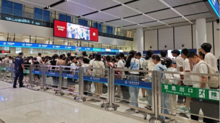 國慶中秋長假-全國口岸迎出入境高峰-日均旅客將突破200萬人次