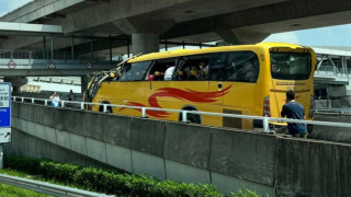 香園圍口岸旅巴過高撞橋底-車頭劏開至少15傷