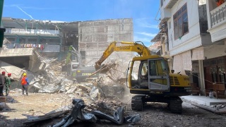 印尼倒塌校舍死亡人數增至14人-當局指開始清理現場