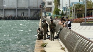 海心公園傷人案兩事主遭割頸命危-蛙人落海尋兇刀