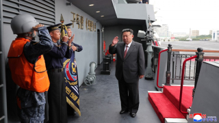 金正恩參觀驅逐艦-崔賢-號-稱將全面加速擴大海軍戰力