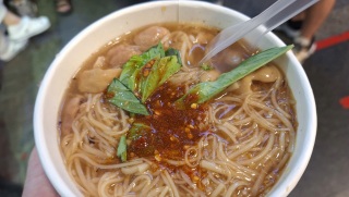 屏東爆雙氧水製黑心大腸---阿宗麵線等食店遭波及---逾1000公斤恐被消費者吃入肚