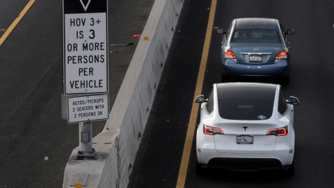 特斯拉輔助駕駛涉誤導-或遭加州禁銷售30天