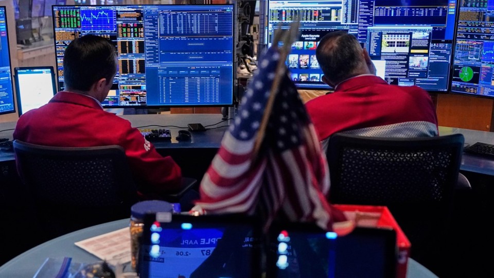 憂中美關稅戰升級　美股急挫道指瀉878點