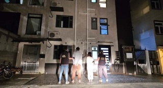 警方在八鄉村屋搗依托咪酯製毒工場拘2男女-檢巿值14-5萬元毒品及製毒工具