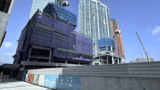 摩通傳洽租西九三幢藝術大樓-趁甲廈市淡整合寫字樓-料成港歷來最大租賃