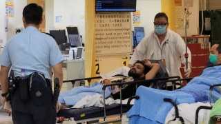 尖沙咀4南亞漢便利店內遭8人襲擊受傷送院-現場一片狼藉鮮血遍地