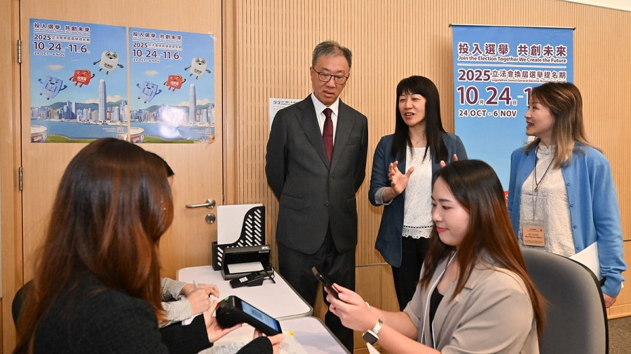 立會選舉|陸啟康視察政總選舉主任辦事處 確保提名期運作暢順