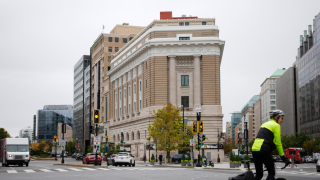 法國羅浮宮搶劫案警方再拘5人-累計7人被捕