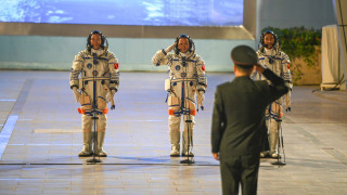 神舟二十一號晚上11時44分升空-酒泉衛星發射中心舉行出征儀式