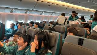基層學生獲邀乘飛機環繞香港上空一圈-參加者盼以另一角度欣賞景色