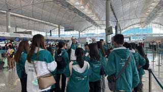 基層學生獲邀乘飛機環繞香港上空一圈-參加者盼以另一角度欣賞景色