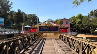 重走滇緬公路-畹町橋連接中緬-南僑機工英烈遺孤守碑20年