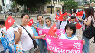 全運會-50火炬手接力傳遞-市民沿途揮舞國旗區旗打氣