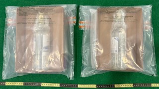 欲以液態冰毒扮酒離港-52歲男旅客遭海關拘捕