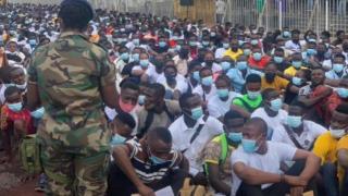 加納徵兵活動發生人踩人-至少6死22傷