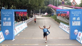 全運會-寧夏選手何杰跨境馬拉松男子組賽奪金-以2小時12分07秒最先衝線