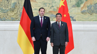 何立峰與德副總理兼財長主持中德高級別財金對話-達成27項共識