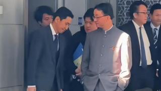 中日外交官同框-劉勁松雙手插袋送行-從容自信彰顯新時代中國外交自信