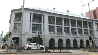 立法會選舉-石硤尾邨70歲老婦大堂鬧事-涉撕毀7張選舉海報被捕