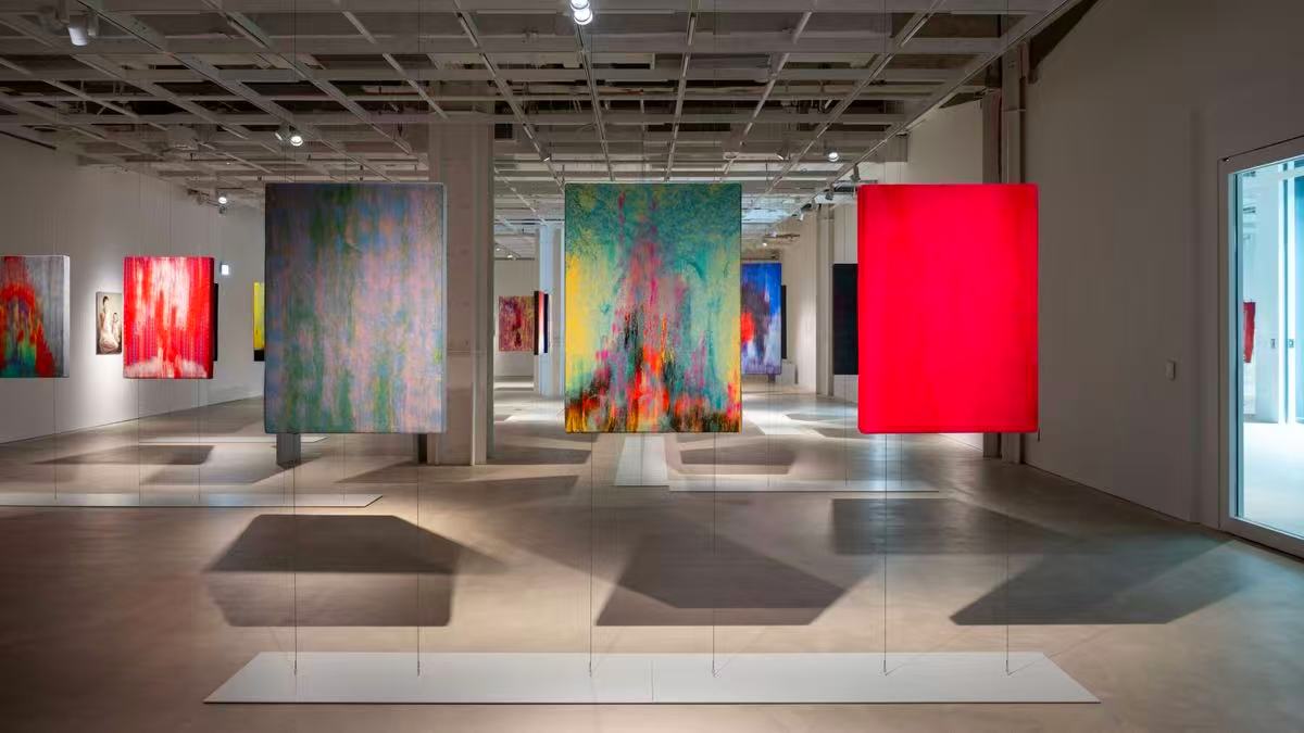 CHAT六廠呈獻藝術家穆卡札諾娃最大個展百件毛氈作品探索傳統與傷痕